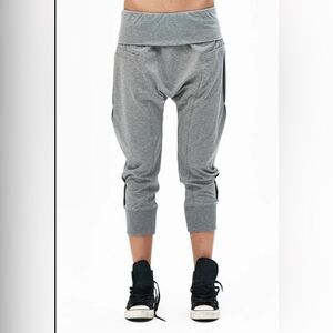 ARYA YOGA CROPPED PANTS WITH POCKETS